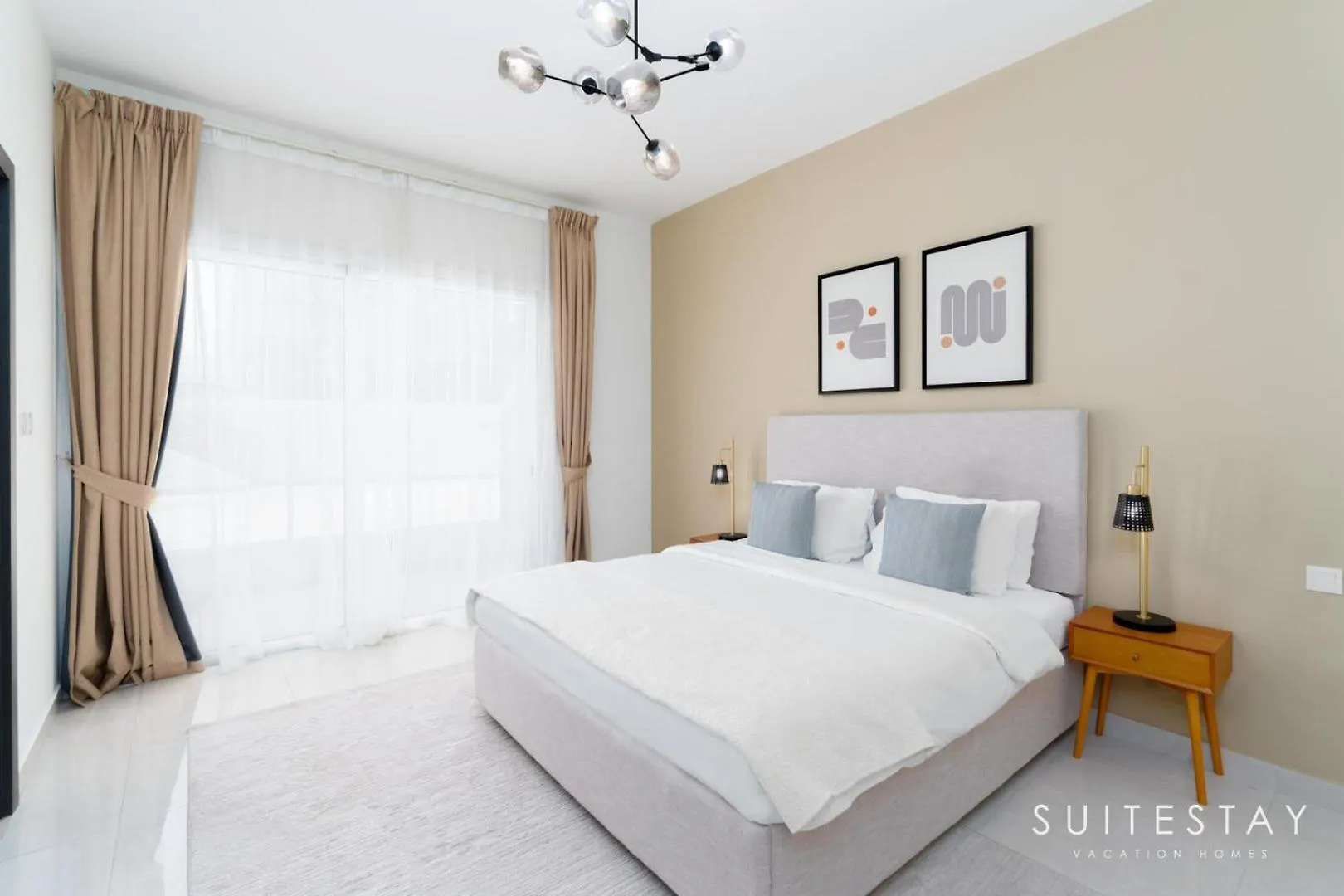 Spacious Business Bay Balcony Suite Dubai Apartment